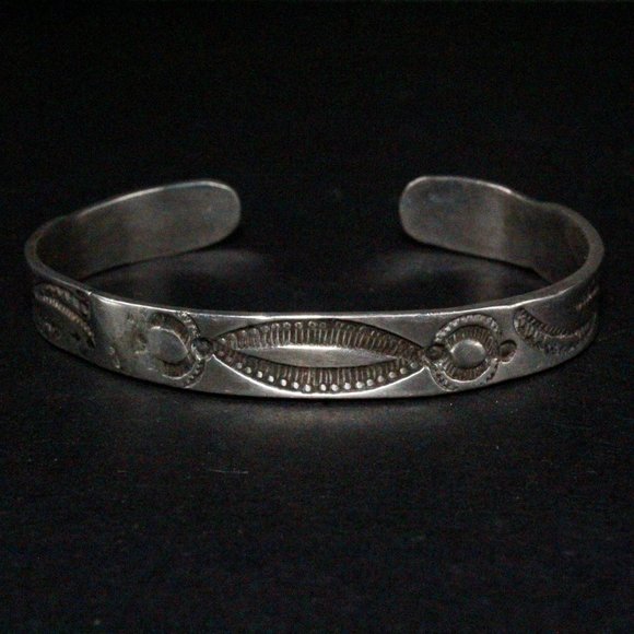 Vintage Native American Navajo Hand Tooled Sterling Silver Cuff Bracelet - Picture 9 of 10